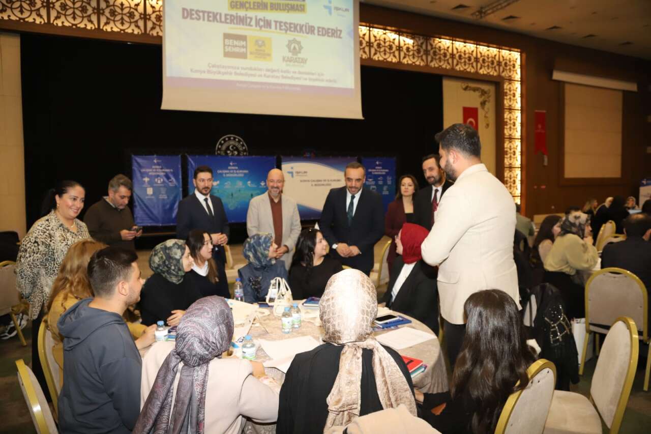 Konya’da gençlerin geleceği için 20 masa kuruldu, iş hayatından beklentileri konuşuldu 5